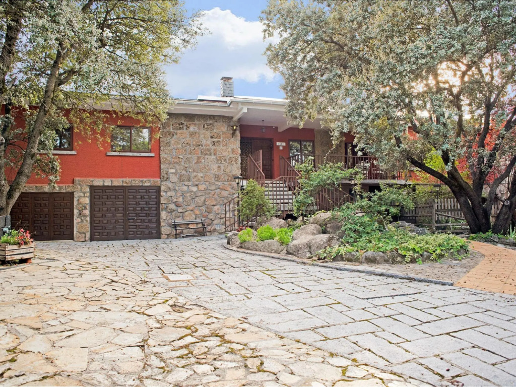 Tranquil Garden Hideaway