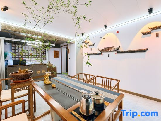 Qiyin Homestay (Wansui Mountain Wuxia City Kaifeng University)