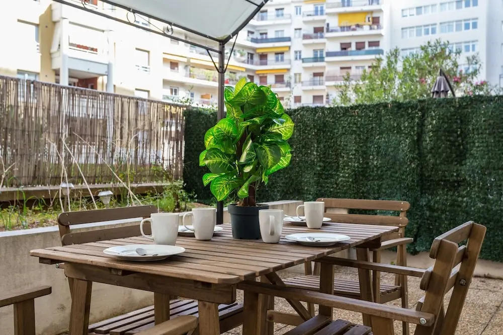 The Sunny Patio 1-BR -Terrace Beach