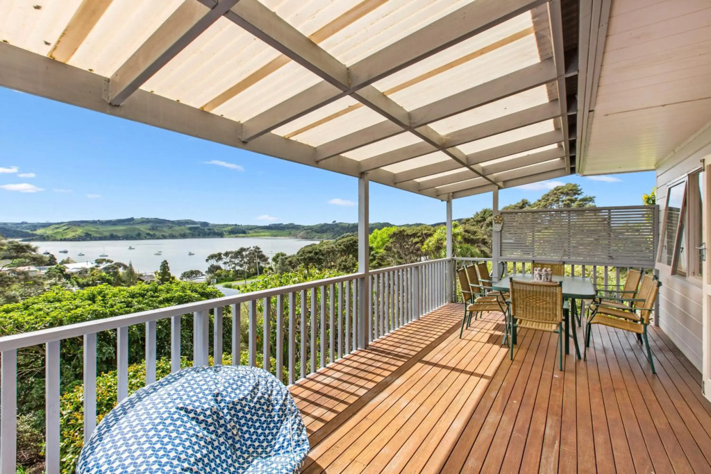 Bay Vista Views - Raglan Holiday Home