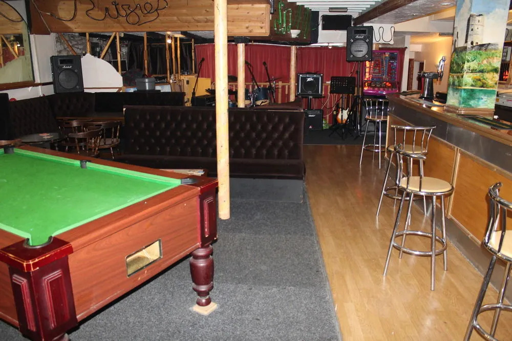 Middlegate Hotel