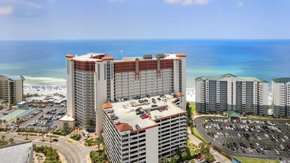 Beachfront Condo, Oceanview Balcony, Lagoon Pool Thomas Dr #2308 by Avantstay