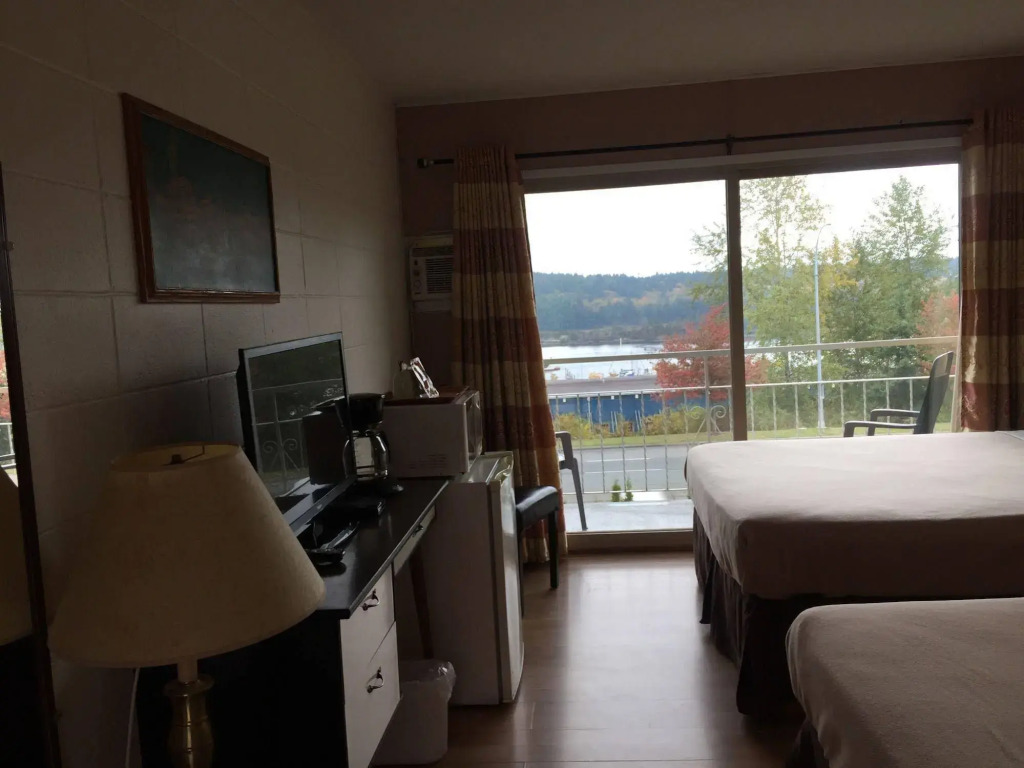 Holiday House Motel
