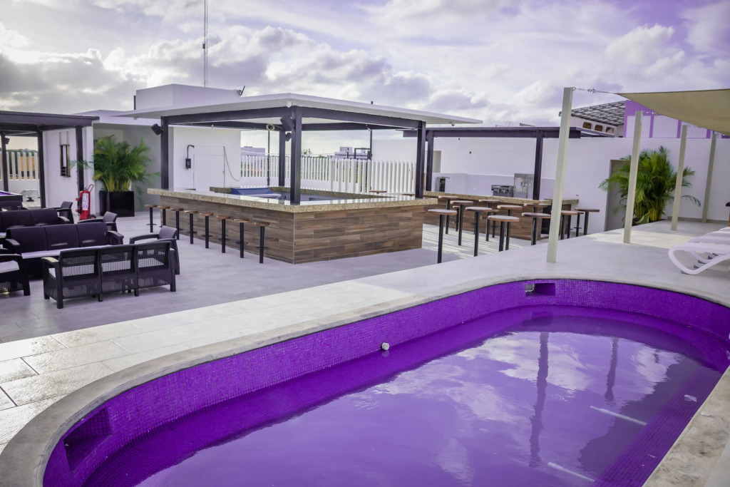 Nomads Party Hotel