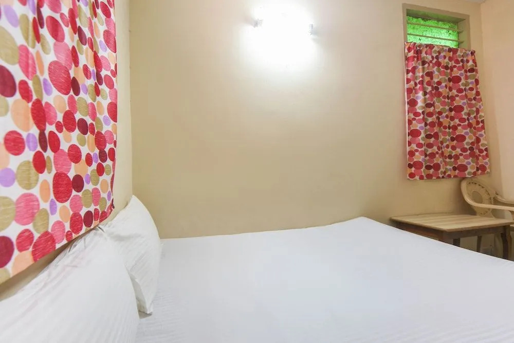 Spot On 60491 Harini Lodge