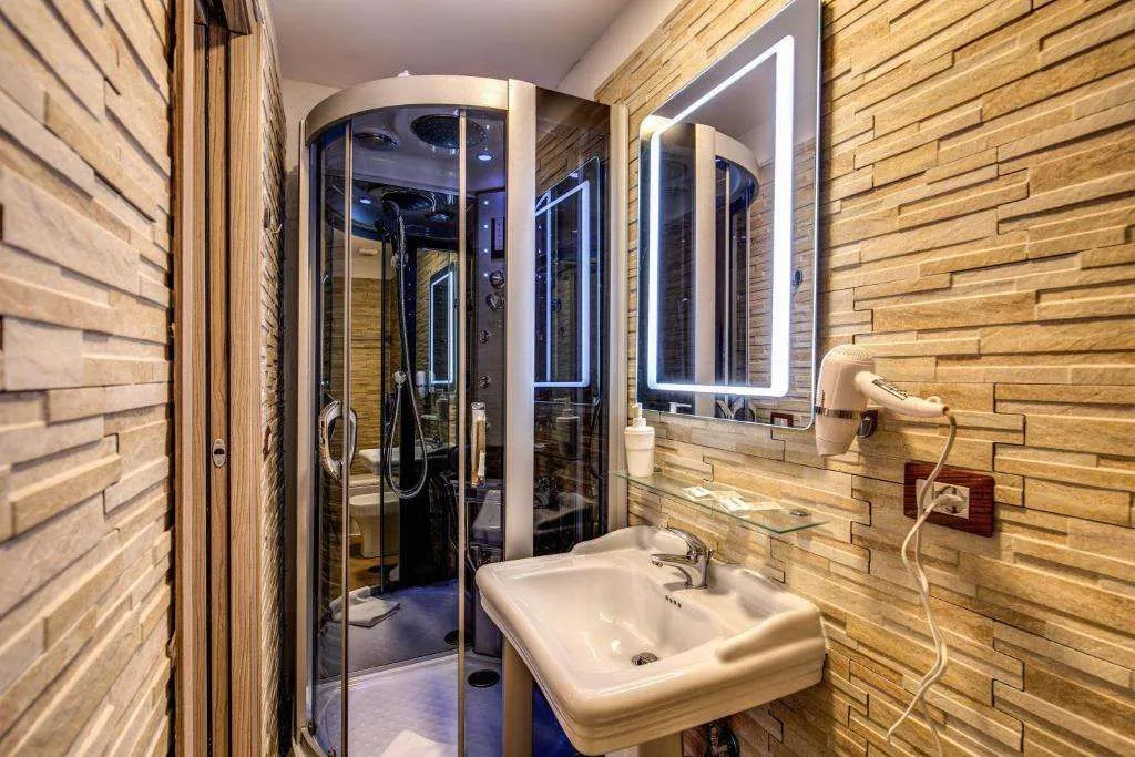 AMICI GUESTHOUSE