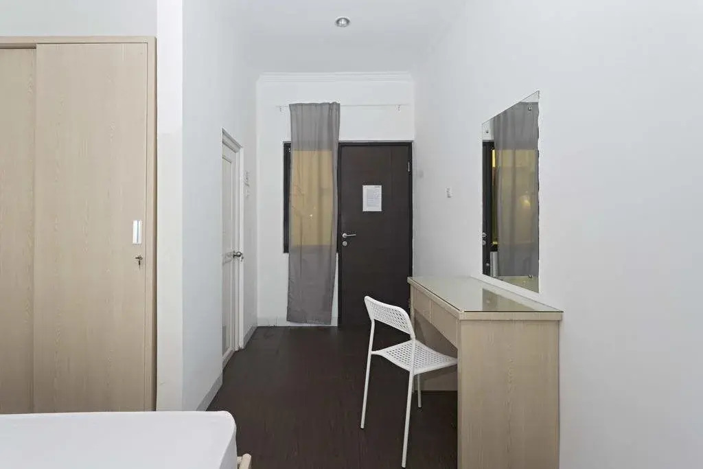 RedDoorz near Lottemart Fatmawati