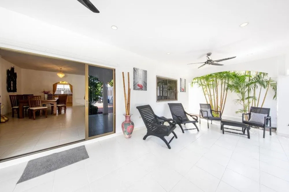 Royal Park Apartments