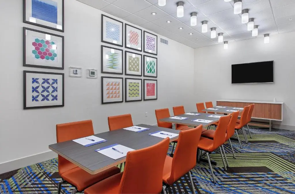 Holiday Inn Express & Suites La Grange by IHG