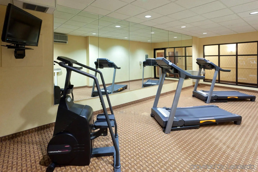 Holiday Inn Express Hotel & Suites-North East by IHG