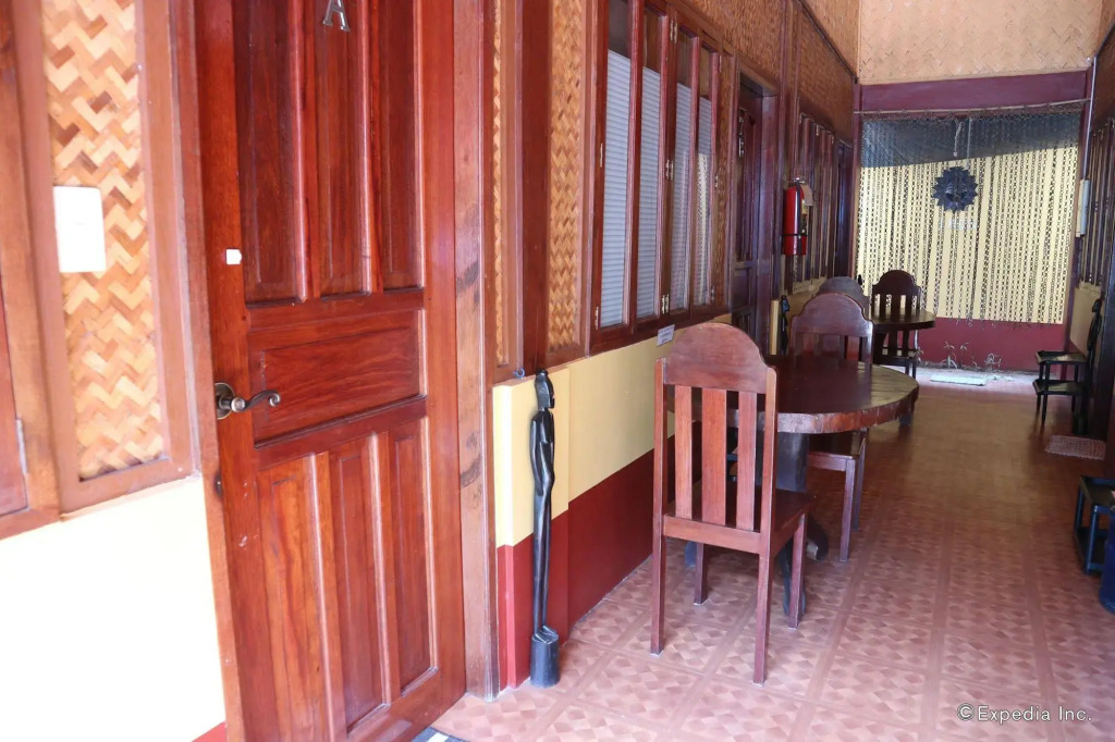 Tres Pension House