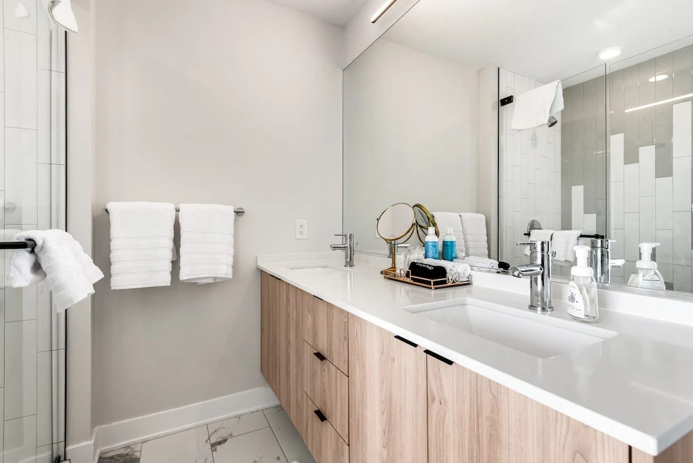 West Loop 3x 2BR Walk to Dining Gym Terrace