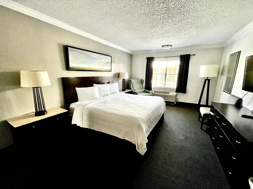 At Home Inn - Pensacola