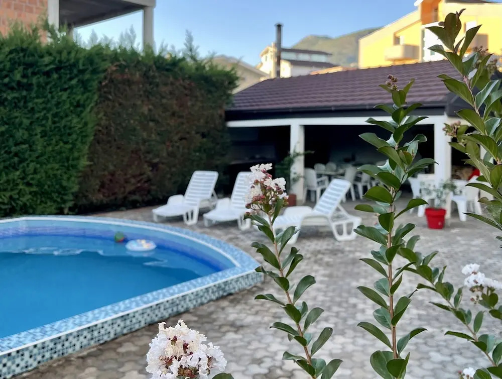 3 Bedroom Apartment With Pool