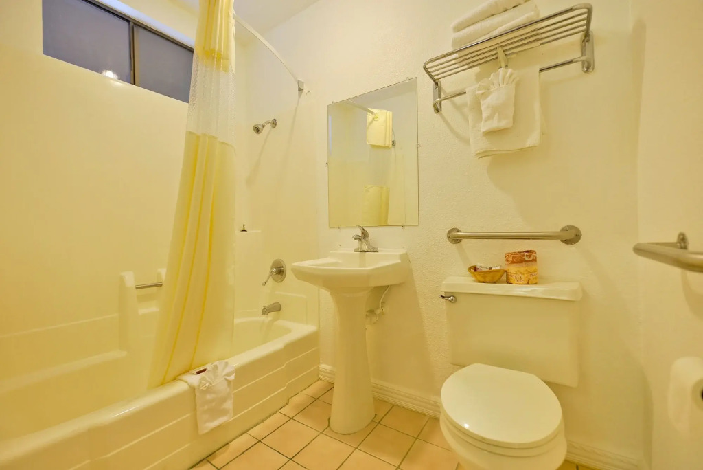 Rodeway Inn Fallbrook Downtown