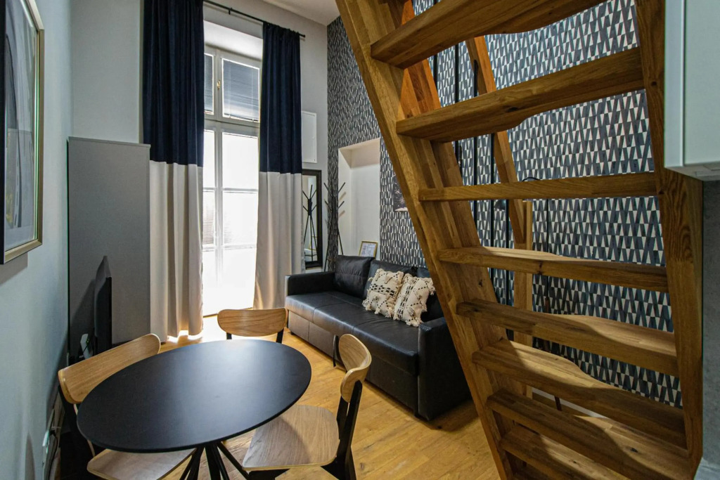 Main train station apartment close to the the Main Square