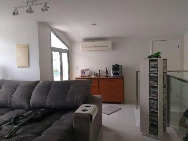 Casa com 4 quartos e piscina