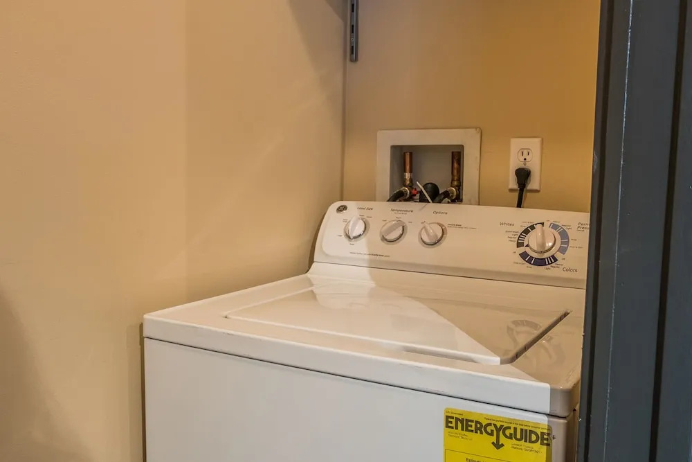 Downtown Jacksonville Apts by Frontdesk