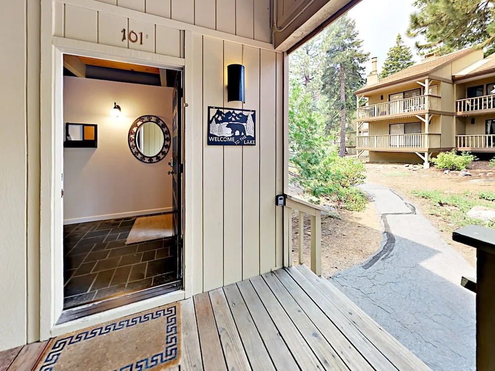 1001 Commonwealth Dr Condo Unit 101 - 3 Br condo by RedAwning