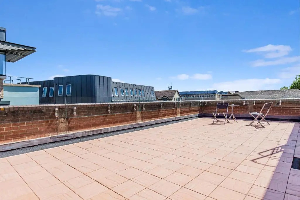 A'nB OXFORD - LOCATION LOCATION LOCATION!! Contemporary 2-bed FLAT with private lock-up parking in CENTRAL OX1