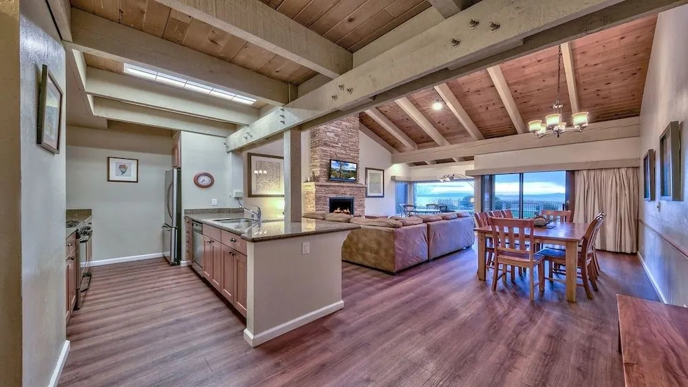 628 Lake View