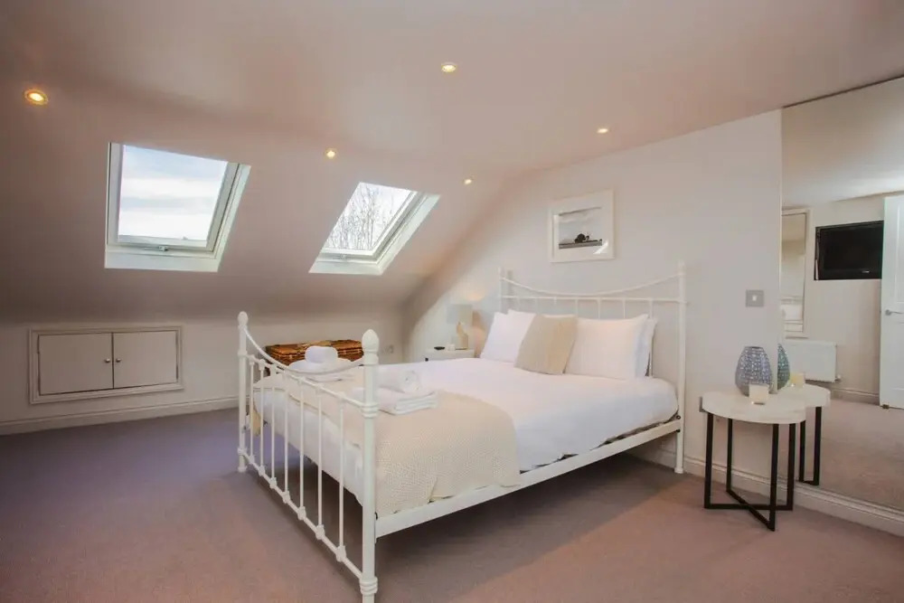 Classic and Elegant 3 Bedroom Apartment With Private Garden