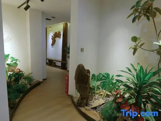 Nanmu Courtyard (Yunyang Riverside Shopping City Center)