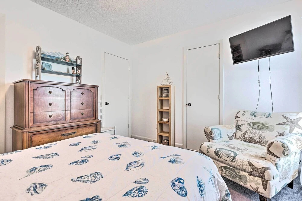 Cute & Cozy Gulf Shores Bungalow: 1/2 Mi to Beach!