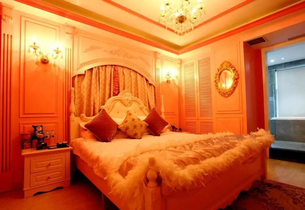 Wuhan U and I Theme Hotel
