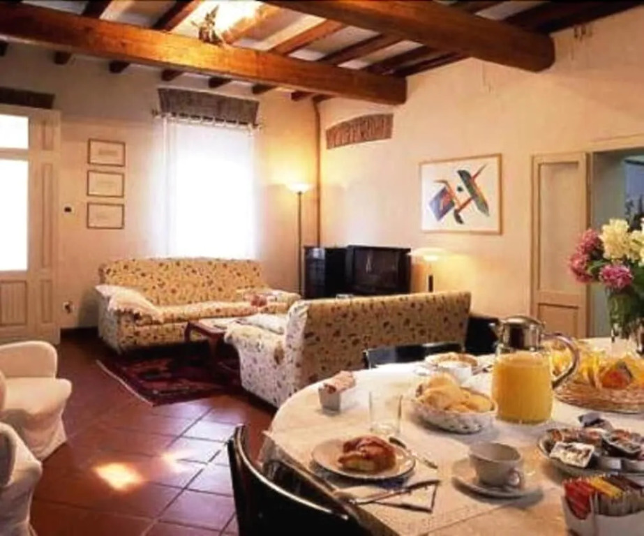 Corte Posta B&B - parcheggio e bagno in camera - sconti per Espositori Mangiari -ideale per Coppie, Soggiorni di lavoro, Viaggiatori interessati a arte e cultura