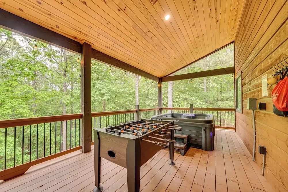 Modern, Luxe Cabin in Broken Bow w/ Hot Tub!