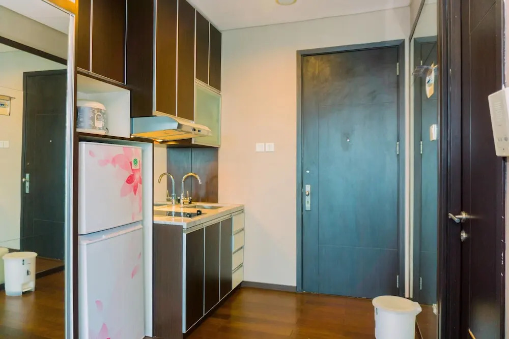Homey And Minimalist Studio Room At Gp Plaza Apartment
