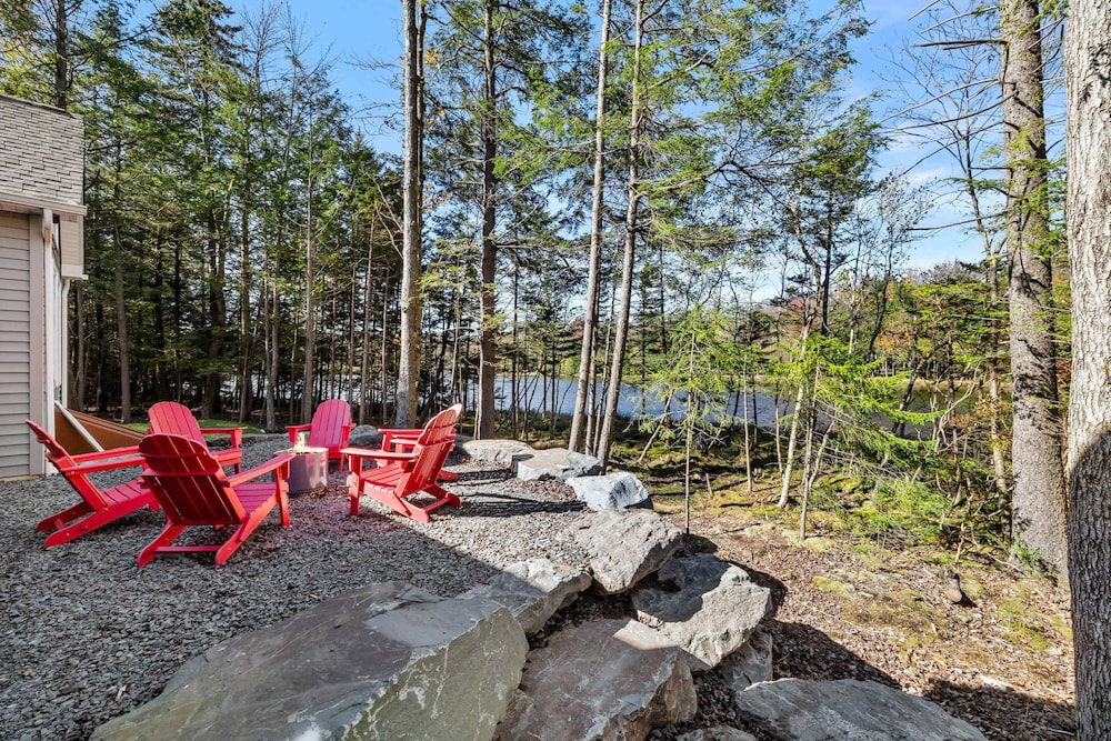 Luxe Lakefront 10min2jfbb w Beach Gameroom Firepit
