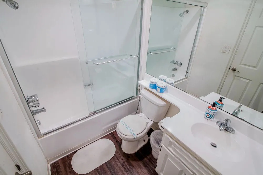 Prime Location Luxury Westwood Apt 111