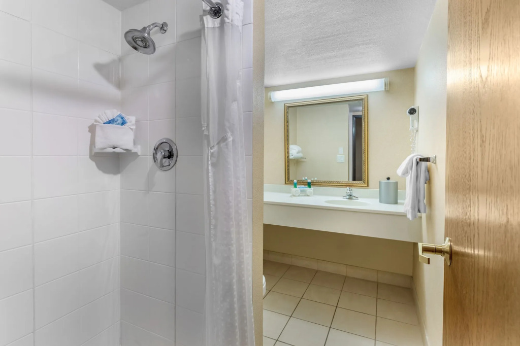 Holiday Inn Express Chicago-Downers Grove by IHG