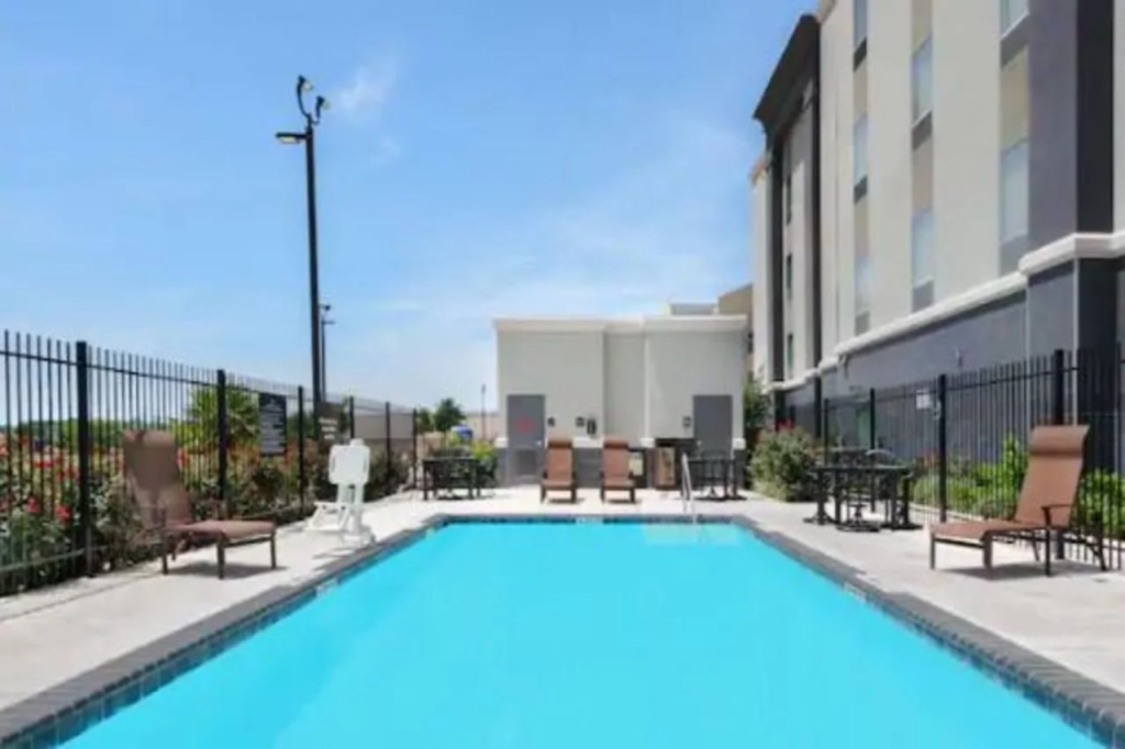 Hampton Inn & Suites San Antonio Brooks City Base