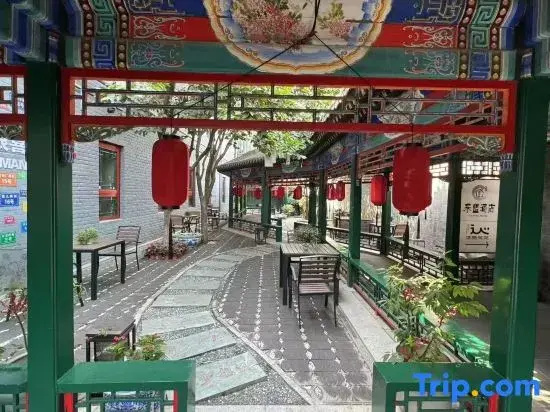 Manxin Mansion, a Traditional Siheyuan Courtyard by Houhai and Drum Tower in Beijing