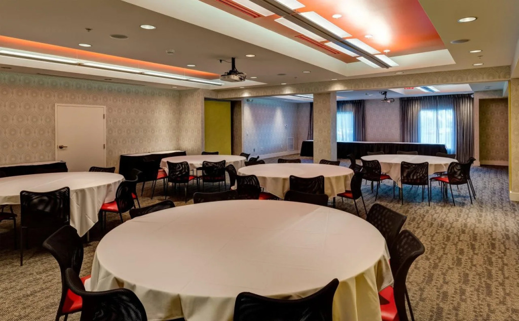 Hotel Indigo Columbus Architectural Center by IHG