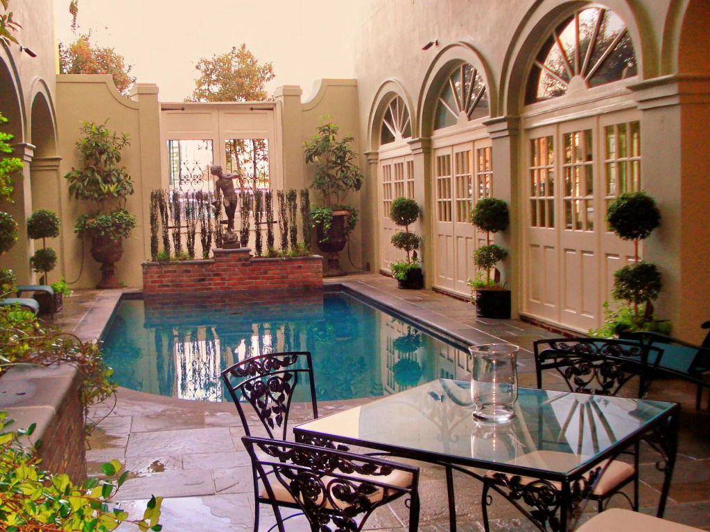 Bienville House