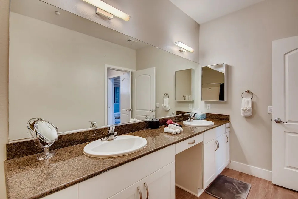 Spectacular Coffee Theme - Fast Wifi - Work Area - 2BR/2.5 Bath - Free Parking! (FV8)