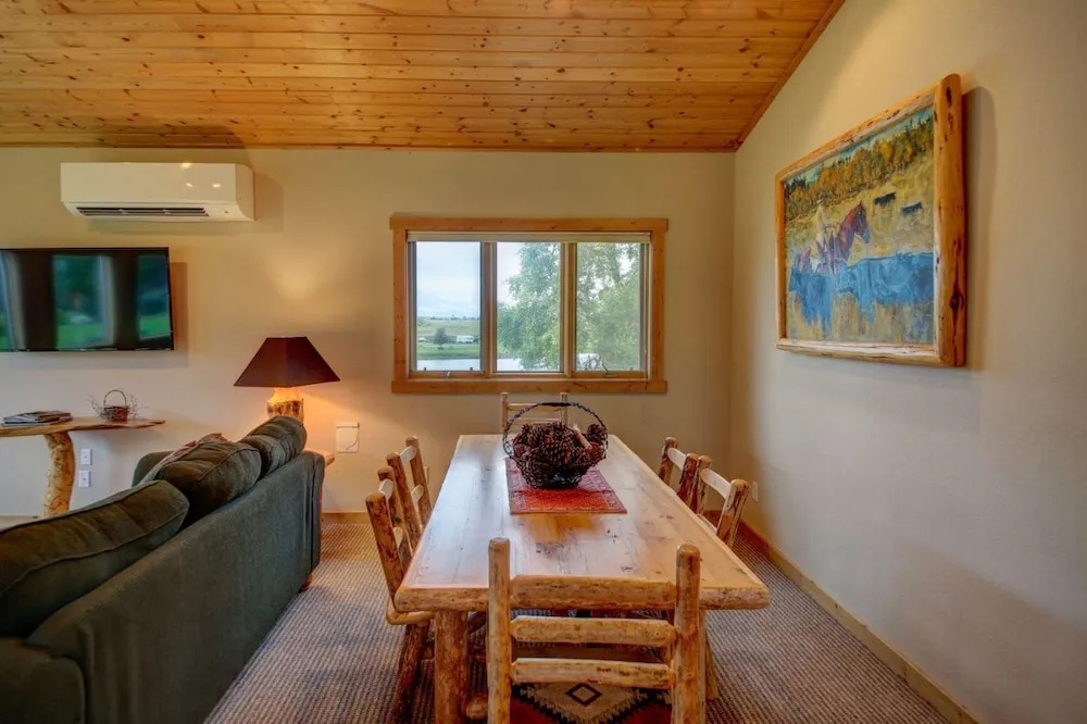 PV - Yellowstone River Retreat