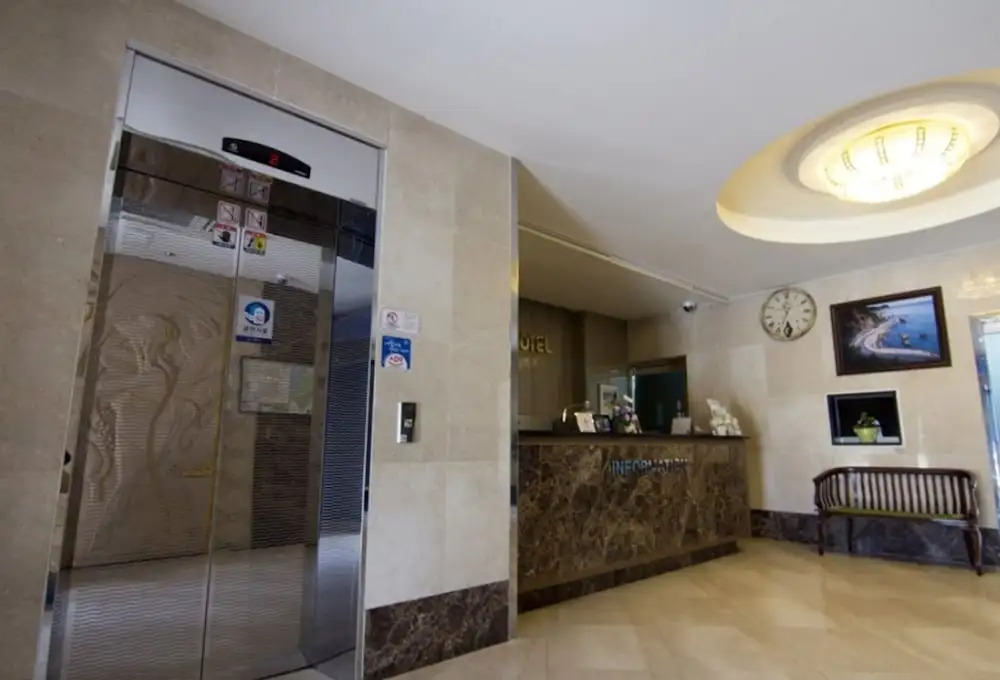 Main Motel