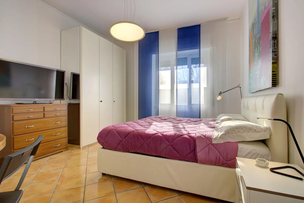 VOMERO-ROSSINI restored, 4 pax, 2 bath, wifi, aircond
