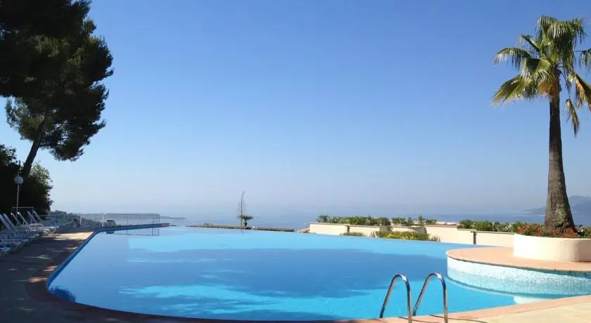 Cannes Golf Apartment