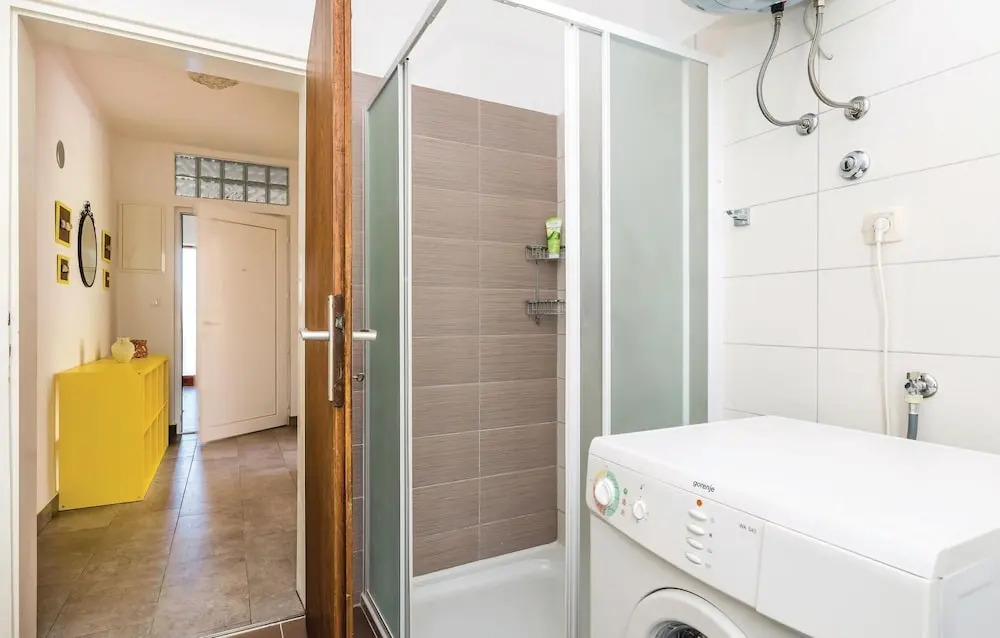 Awesome Home in Banjol With Wifi and 2 Bedrooms