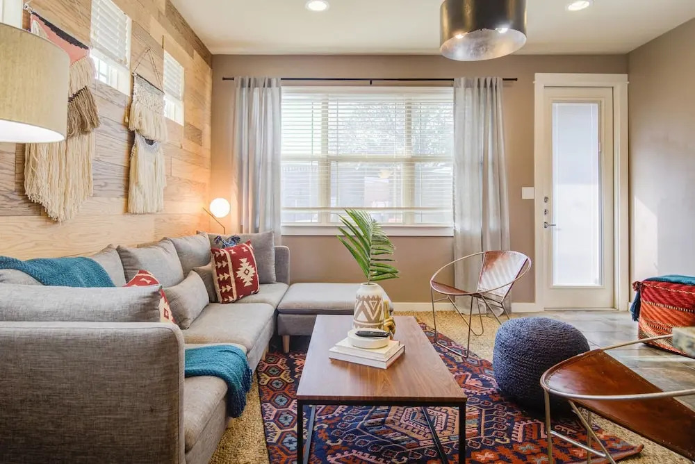 Spacious 3br/3ba Minutes From DT by Domio