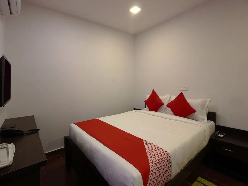 OYO Flagship 19873 LG Comfort Inn