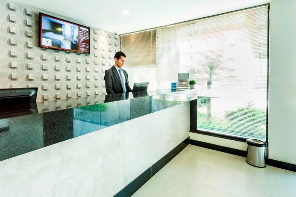 Vida Plaza Hotel