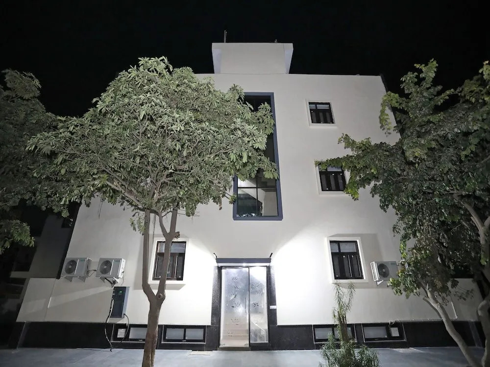 OYO 10581 Platinum Residency