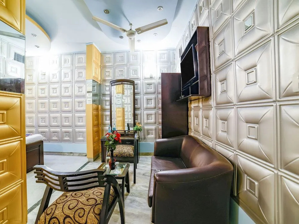 OYO 11247 Hotel Flic Flac